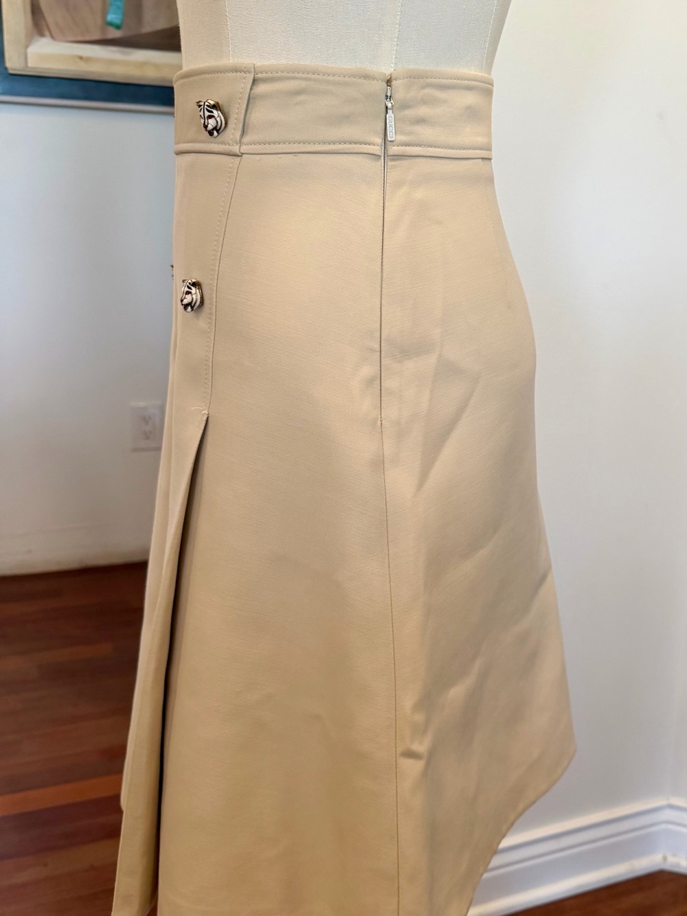 Gucci Beige Midi Skirt with Tiger Buttons - Picture 7 of 9